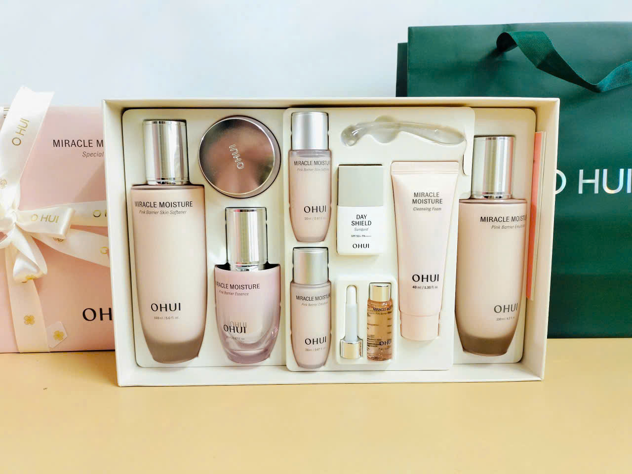 SET DƯỠNG DA OHUI HỒNG CẤP ẨM OHUI MIRACLE MOISTURE 1