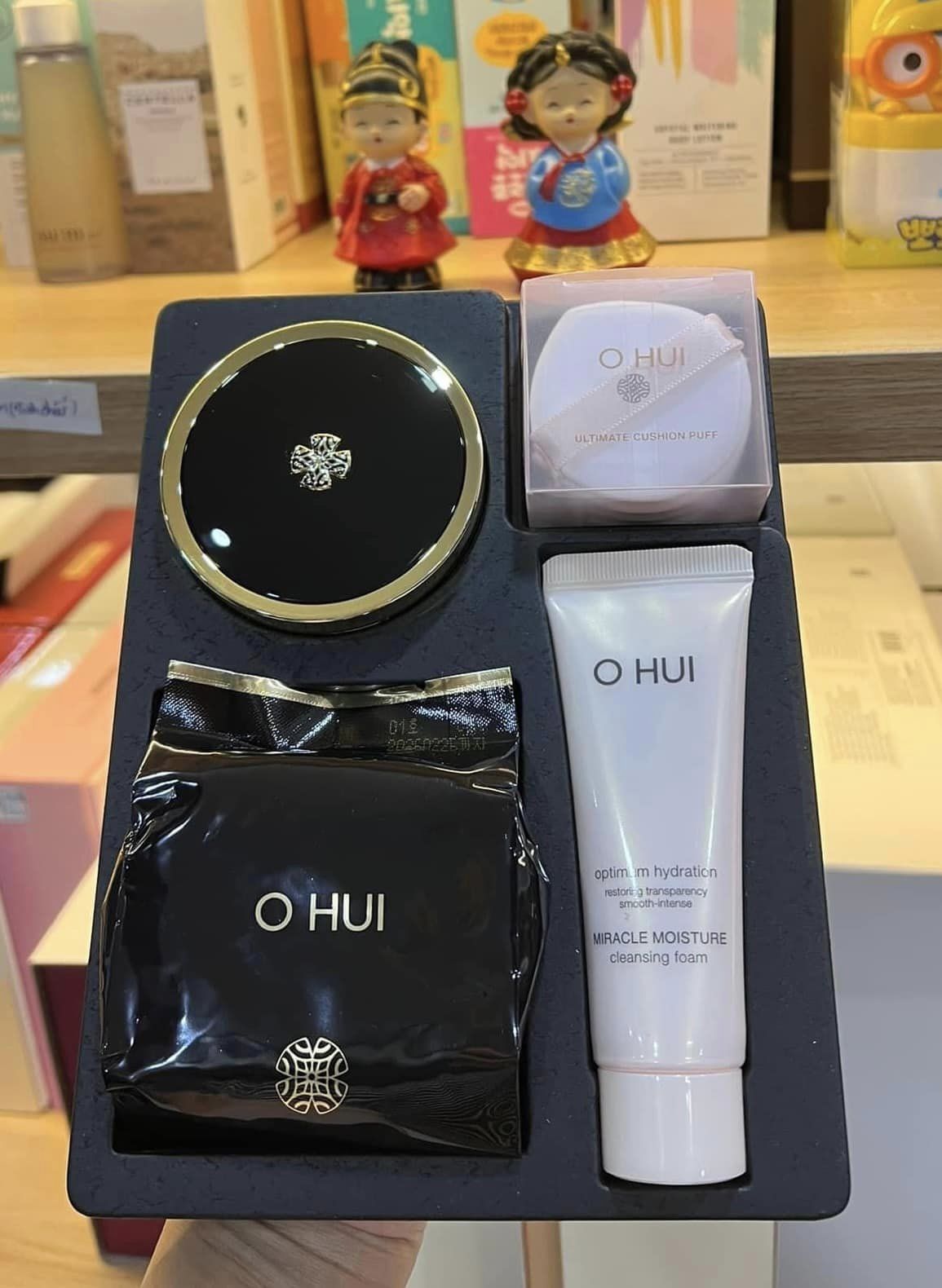 Set Phấn Nước Ohui Đen Ultimate Cover Cushion Moisture 1