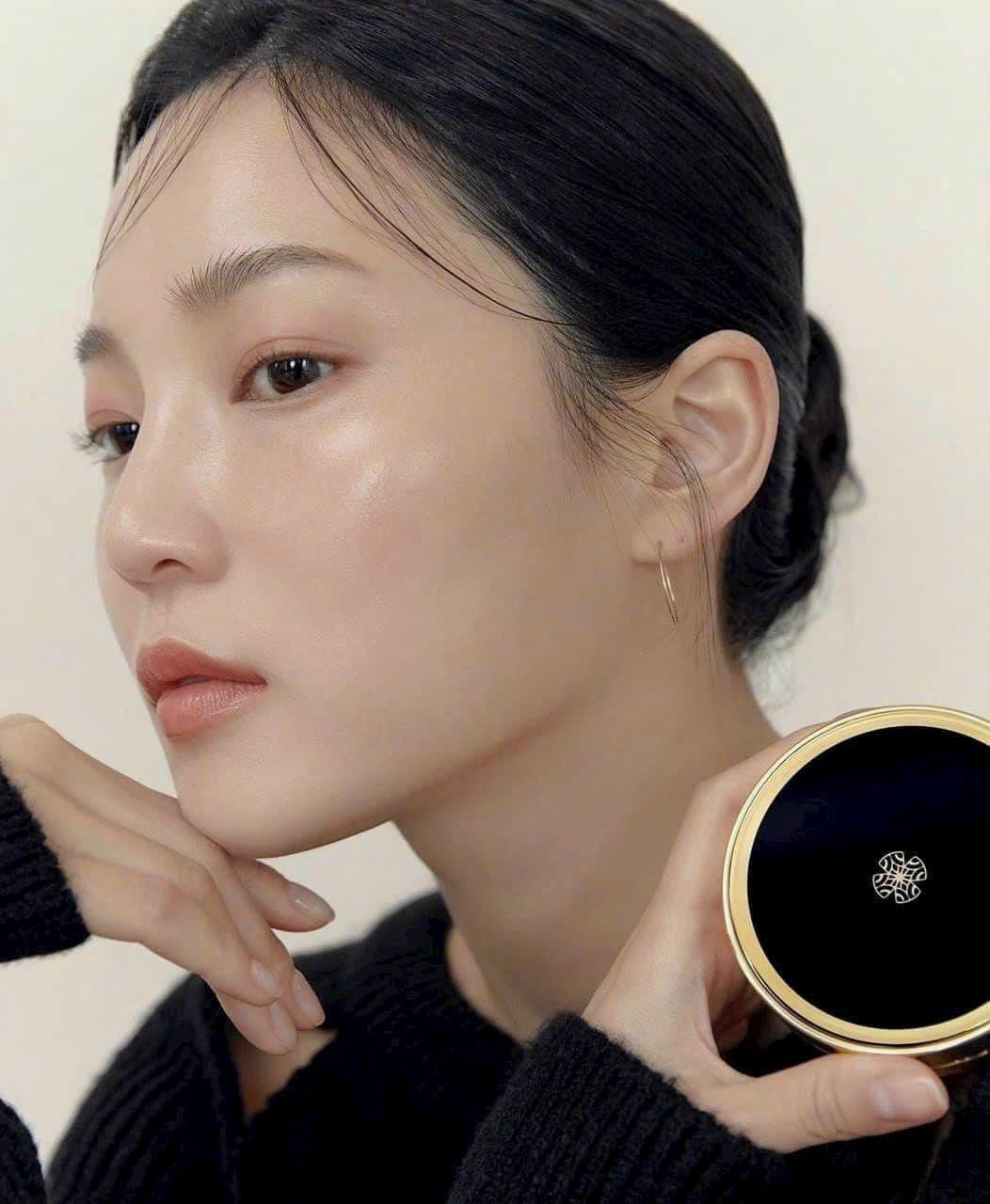 SÉT PHẤN NƯỚC OHUI ĐEN MẪU MỚI 2