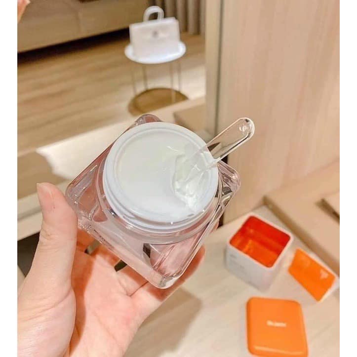 kem dưỡng trắng nâng tone da v7 toning light 2